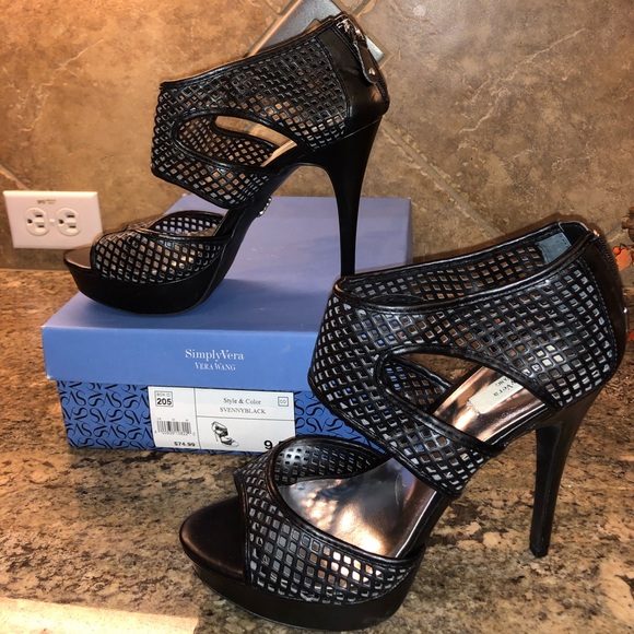 Vera Wang Shoes - Simply Vera - Vera Wang Black Pumps!